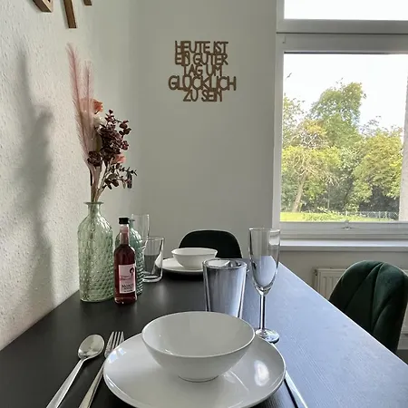 N&n - Mit Netflix - Workstation Im Zentrum シュヴェリーン