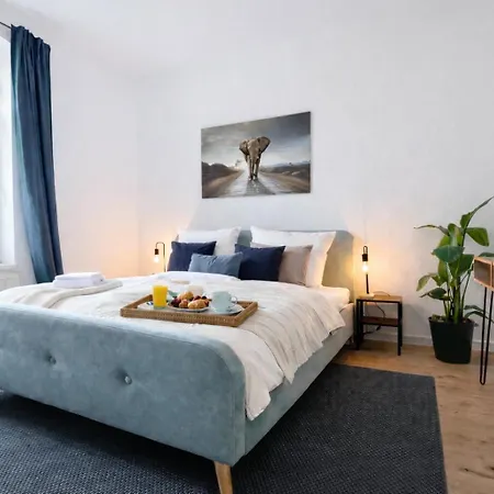 Apartment Endless: Mit Netflix + Workstation Im Zentrum