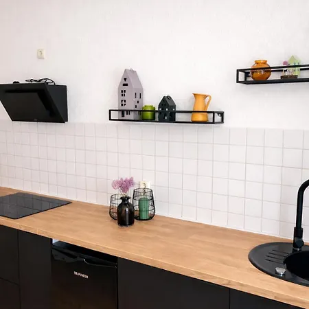 Apartment Endless: Mit Netflix + Workstation Im Zentrum