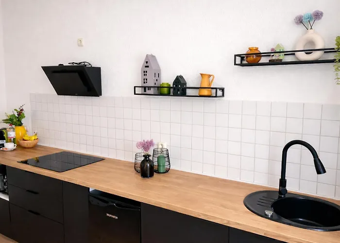Apartment Endless: Mit Netflix + Workstation Im Zentrum